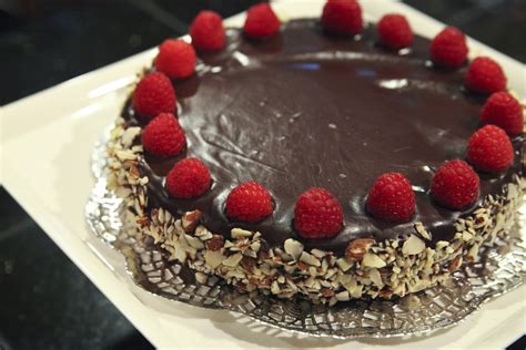 Smiley's Sweets and Creations: Chocolate Raspberry Torte