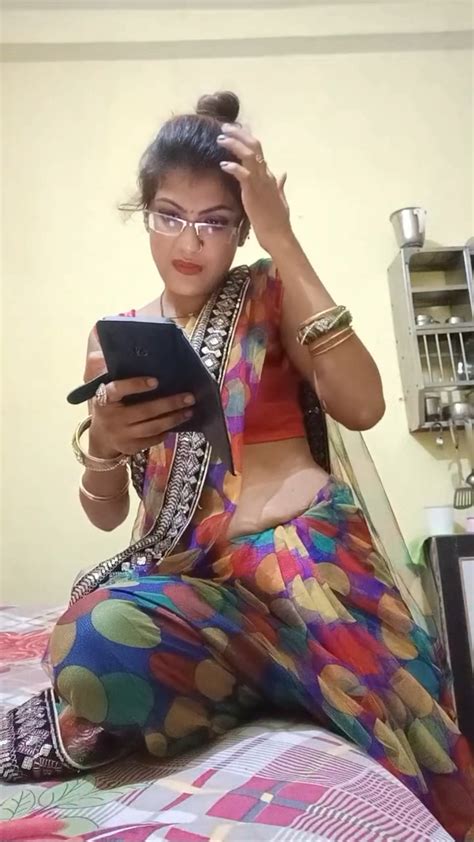 Housewife Beautiful Saree Vlog Housewife Beautiful Saree Vlog By Urmila Vlogs