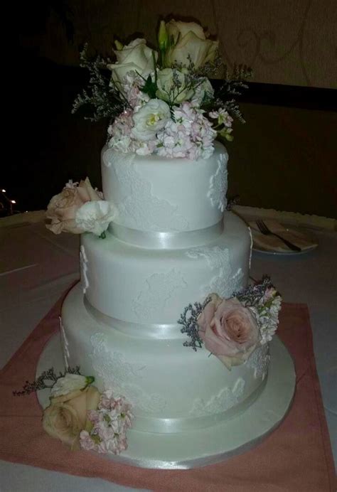 I just wish they had more assortment of cakes. Calumet Bakery | Wedding Cakes - Lansing, IL