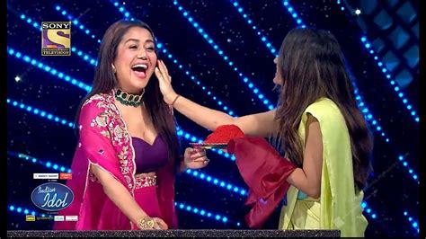 Senjuti Das Makes Neha Kakkar Emotional By Her Performance Indian Idol 13 Youtube