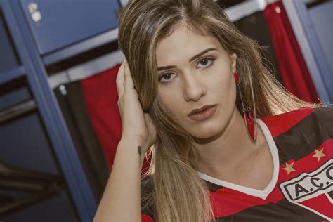 GALERIA confira o ensaio de Christina Carvalho musa do Atlético GO fotos em musa do goianão