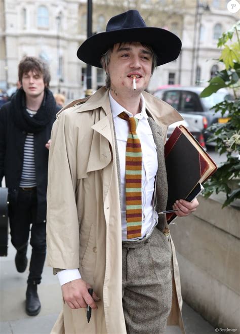 English musician, writer, actor, poet and artist. Exclusif - Pete Doherty quitte les studios de la BBC, dans ...
