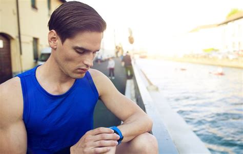 A normal heart rate at rest is approximately 60 to 100 beats per minute. What Are Normal Pulse Rates When Exercising? | Livestrong.com