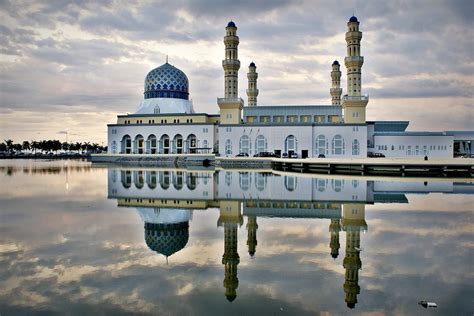 What are the states and regions in malaysia? Masjid Bandaraya - Sabah State Mosque Malaysia - XciteFun.net