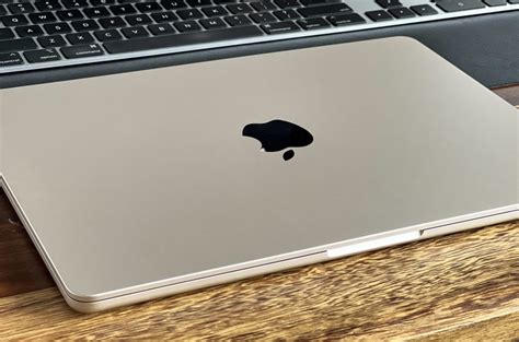 First Look At The 2022 Macbook Air In Starlight