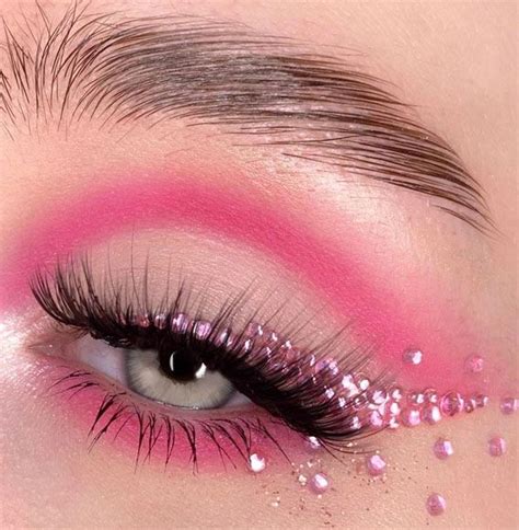 30 Best Bright Eyeshadow Looks Pink Eyeshadow With Pink Crystals Trucco Occhi Idee Per Il