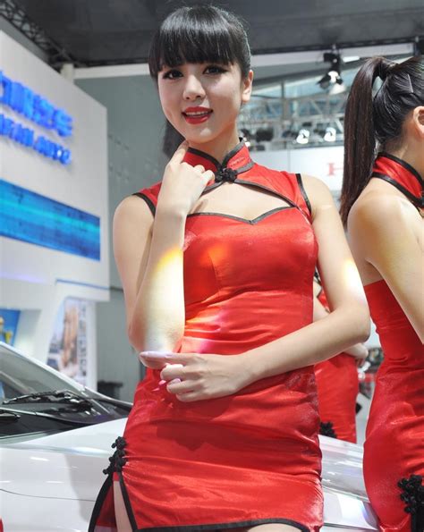 最漂亮的中国车模，宝马因她爆红网络，近日却亮相力帆轩朗展台 新浪汽车
