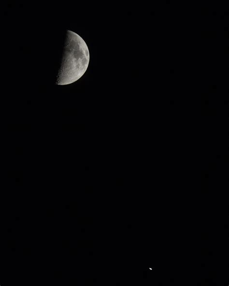 Un Quart De Lune Avec Saturne Astrophotographie Webastro