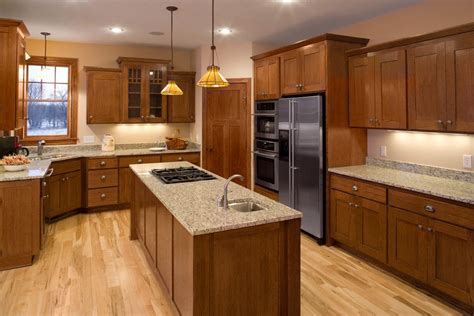 Dark colors such as walnut, ebony, or cherry tend to rob the oak of its natural beauty, building too much. oak+kitchen+cabinets+shaker+style | ... oak cabinets oak ...