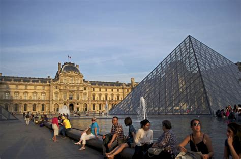 Skip The Line With Wine City Wonders Vip Louvre Tour