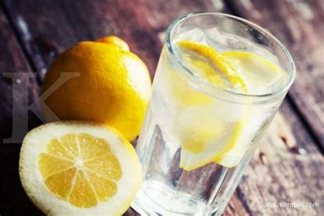 1) air perahan lemon yang dicampur di dalam air panas / suam boleh membantu mengatasi masalah pencernaan. 10 Khasiat minum air hangat dengan perasan lemon ...