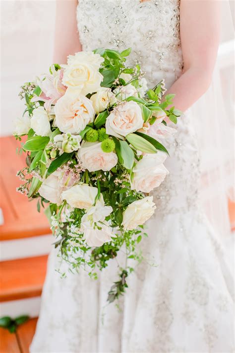 32 Chic Cascading Wedding Bouquets Martha Stewart Weddings