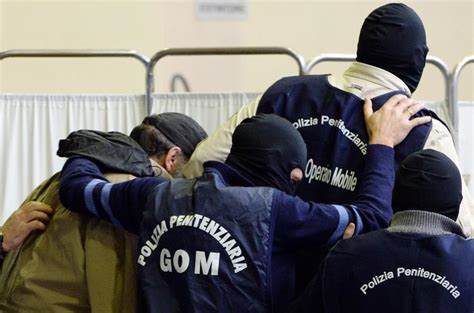 Dunque niente domiciliari per l'ex boss di cosa nostra che giovanni brusca, soprannominato in lingua siciliana u verru, oppure lo scannacristiani per la sua. Brusca: da Cassazione stop AD altri sconti su pena a 30 ...
