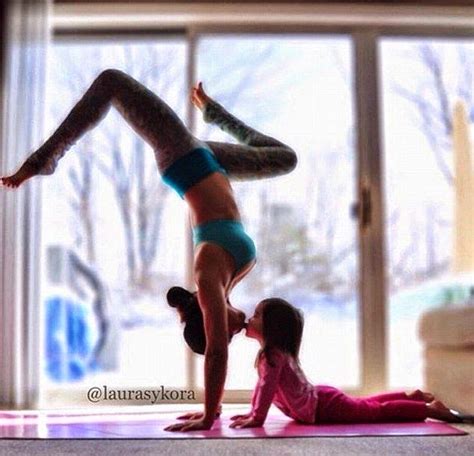 Retro Bikini Alec Baldwin Wife Hilaria Queen Of Yoga As She Strikes The Style In Hampton