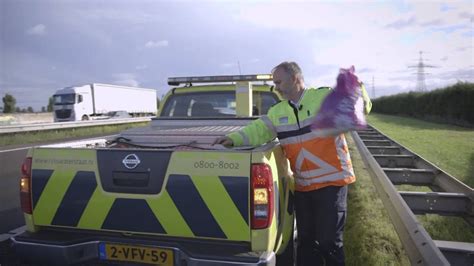 Samenwerken aan een veilig, leefbaar en bereikbaar nederland. Rijkswaterstaat verkeerscentrale en weginspecteur - YouTube