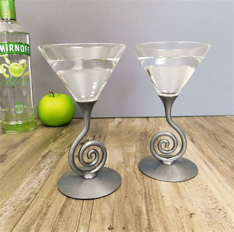 The various cocktail glasses types may seem to exist only for presentation purposes, but that's only part of the formula. Vintage Martini Glasses-Pewter Stem Cocktail Glass Set of ...
