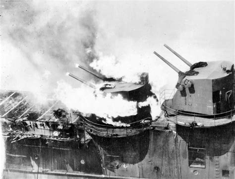 Fire On Aircraft Carrier Uss Franklin Cv 13 19 March 1945 World War