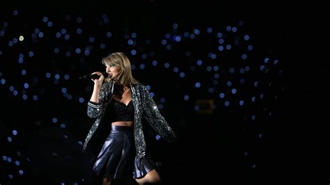 On The Anniversary Of Taylor Swifts Lawsuit Win Fans Plan A Tribute