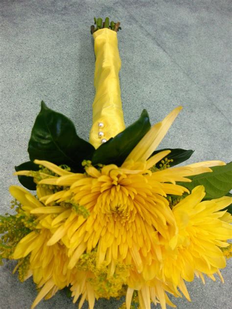 Yellow Spider Mum Bouquet These Flowers Are So Cool