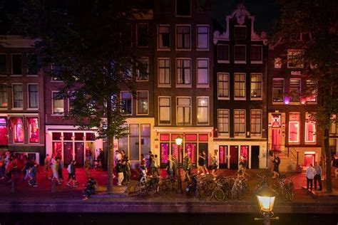Amsterdams Plea To Tourists Visit But Please Behave Yourselves The