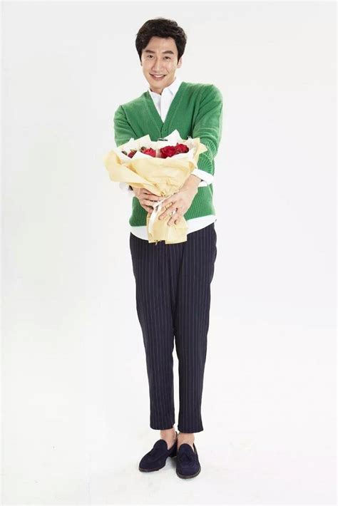 On the afternoon of february 15 (saturday), lee kwang soo, who was going somewhere in his car as part of his personal schedule, was hit by a car violating traffic signals. Lee Kwang-soo Wallpapers - Wallpaper Cave