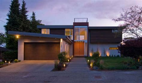 Sleek and modern the exterior of this eye catching home sets the mood before you even walk through the front door. A House By The Park » Blog Archive » How the front yard ...