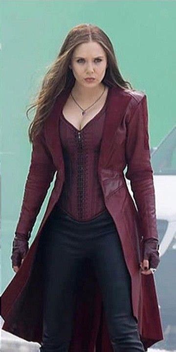 Elizabeth Olsen Looks Ridiculously Hot With That Cleavage 😍 💦🍆 Avengers