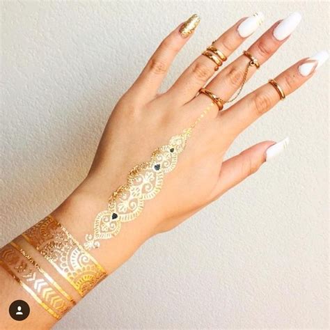 40 Fashionable Gold Henna Tattoos For Temporary Style Gold Henna