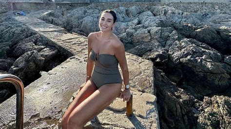 Vicky Martín Berrocal Says Goodbye To Mallorca Posing In A Swimsuit And Proudly Showing Off Her