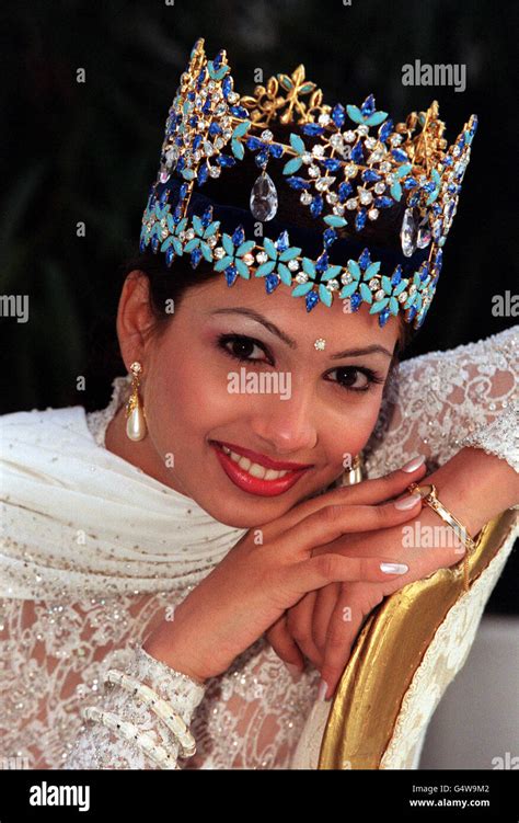 Miss World Yukta Mookhey Hi Res Stock Photography And Images Alamy