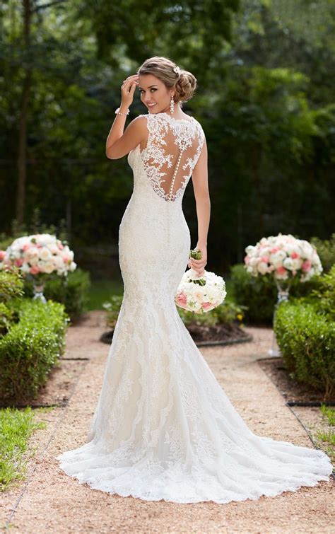 Vintage Lace Trumpet Wedding Dress By Stella York Features Lace And