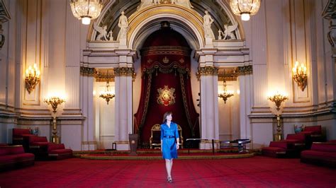Bbc One The Queens Palaces Buckingham Palace The Chandeliers Of