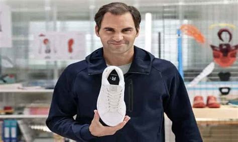 Man musste sich für die schuhe. Roger Federer bringt Sportschuhe aus veganem Leder auf den ...