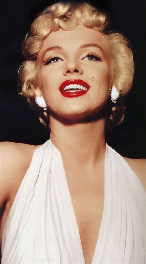 Showcase Your Assets Marilyn Monroe Poster Marilyn Hollywood