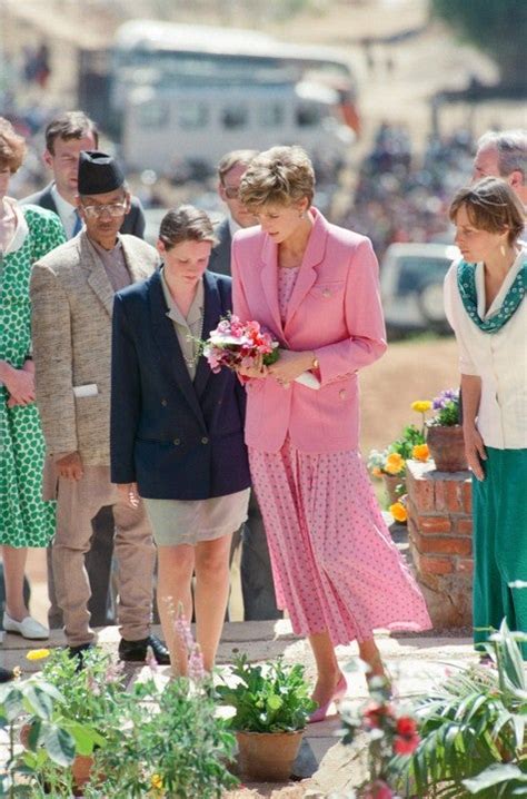 17 super chic princess diana outfits we would wear right now entertainment tonight