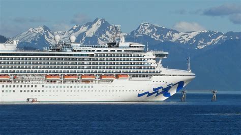 Alaska proposes rules to allow cruises to skip stops in Canada