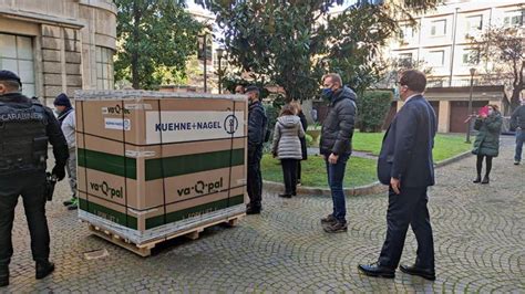 Per ue 300 milioni di dosi da moderna. Vaccino: Zaia,in arrivo in Veneto prime dosi Moderna ...