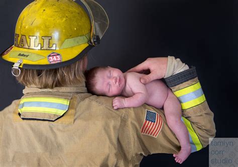 Baby With Firefighter Daddy Brandweer