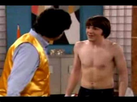 Josh Peck Shirtless Drake Josh Reboot Is Reportedly In The Works Socialite Life Th Unstoppable