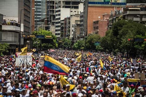Venezuelan President Is Chased By Angry Protesters The New York Times
