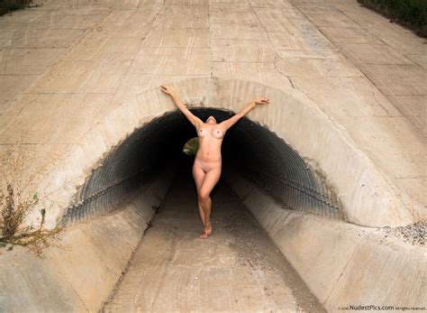 Naked Girl Body At The Tunnel Entrance Free Full Hd Photo Bonnyart Com