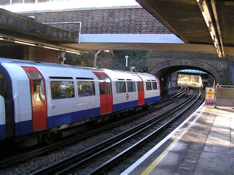 File:1973 Stock train London.JPG