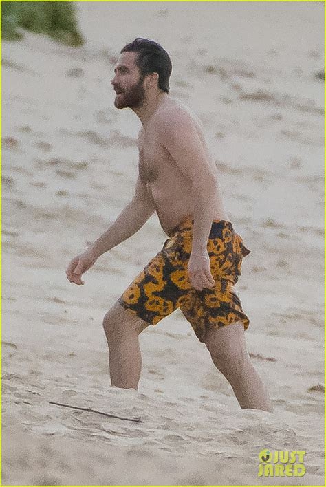 Jake Gyllenhaal Is Shirtless On The Beach To Cheer You Up Today Photo Jake Gyllenhaal
