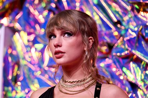 Taylor Swift Calls On Fans To Register To Vote Ahead Of Us Elections