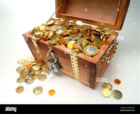 Treasure Chest Filled Gold Coins Hi Res Stock Photography And Images