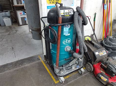 Nilfisk Advance Cfm Model 137 Portable Vacuum