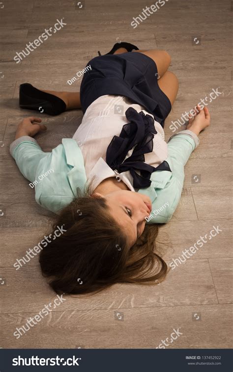 Crime Scene Simulation College Girl Lying Foto Stock 137452922 Shutterstock