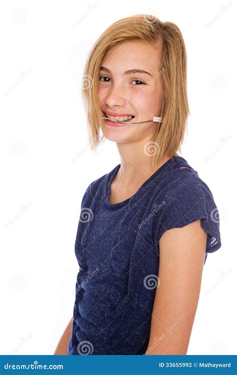 愉快的女孩佩带的头饰 库存照片 图片 包括有 口头 关心 孩子 齿轮 年轻 程序 青少年 健康 33655992