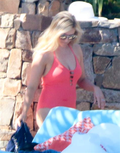 Reese Witherspoon Flaunts Her Stunning Beach Body While On Vacation — See The Pic Closer Weekly