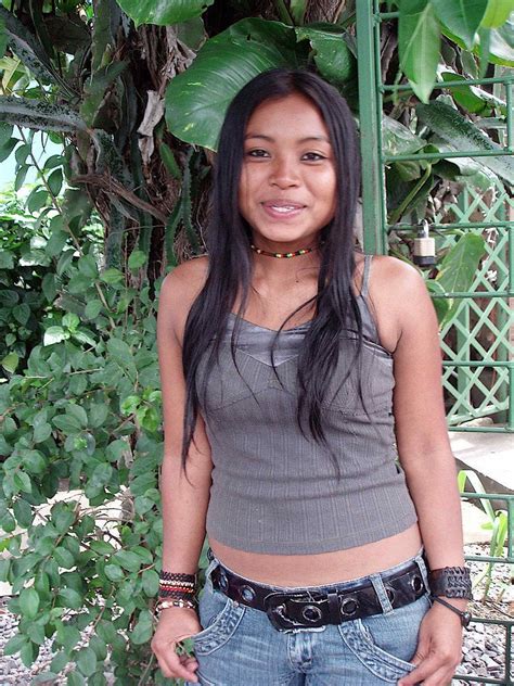 Indigenous Kuna Yala Woman From Panama 768 × 1024 Rhumanporn